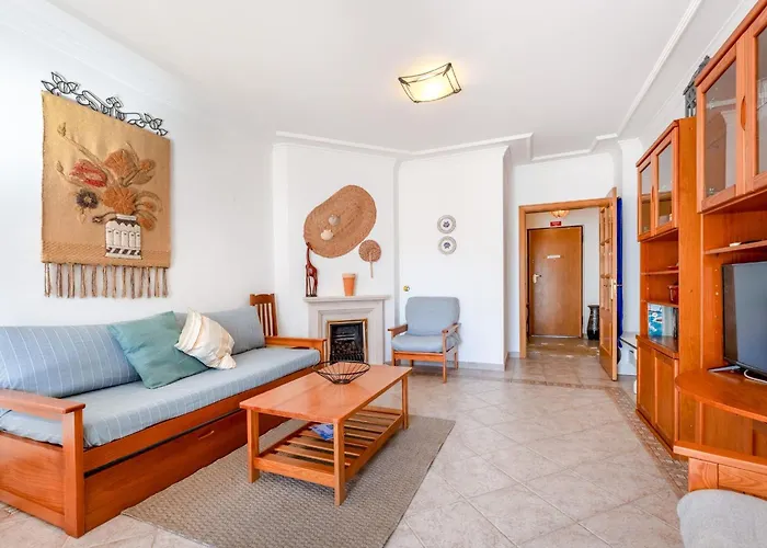 Bright & Cozy 1 Bdr Flat W/ Balcony By Lovelystay
