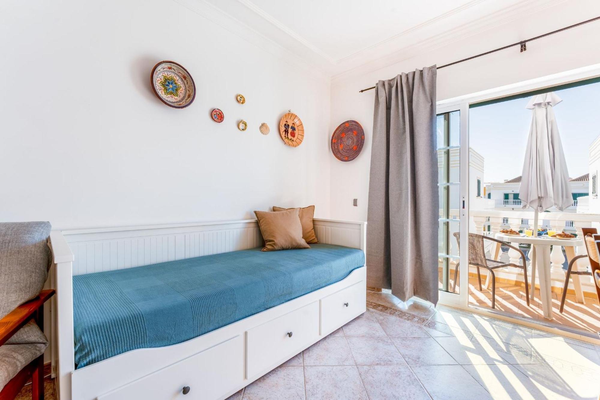 Apartment Bright & Cozy 1 Bdr Flat W/ Balcony By Lovelystay