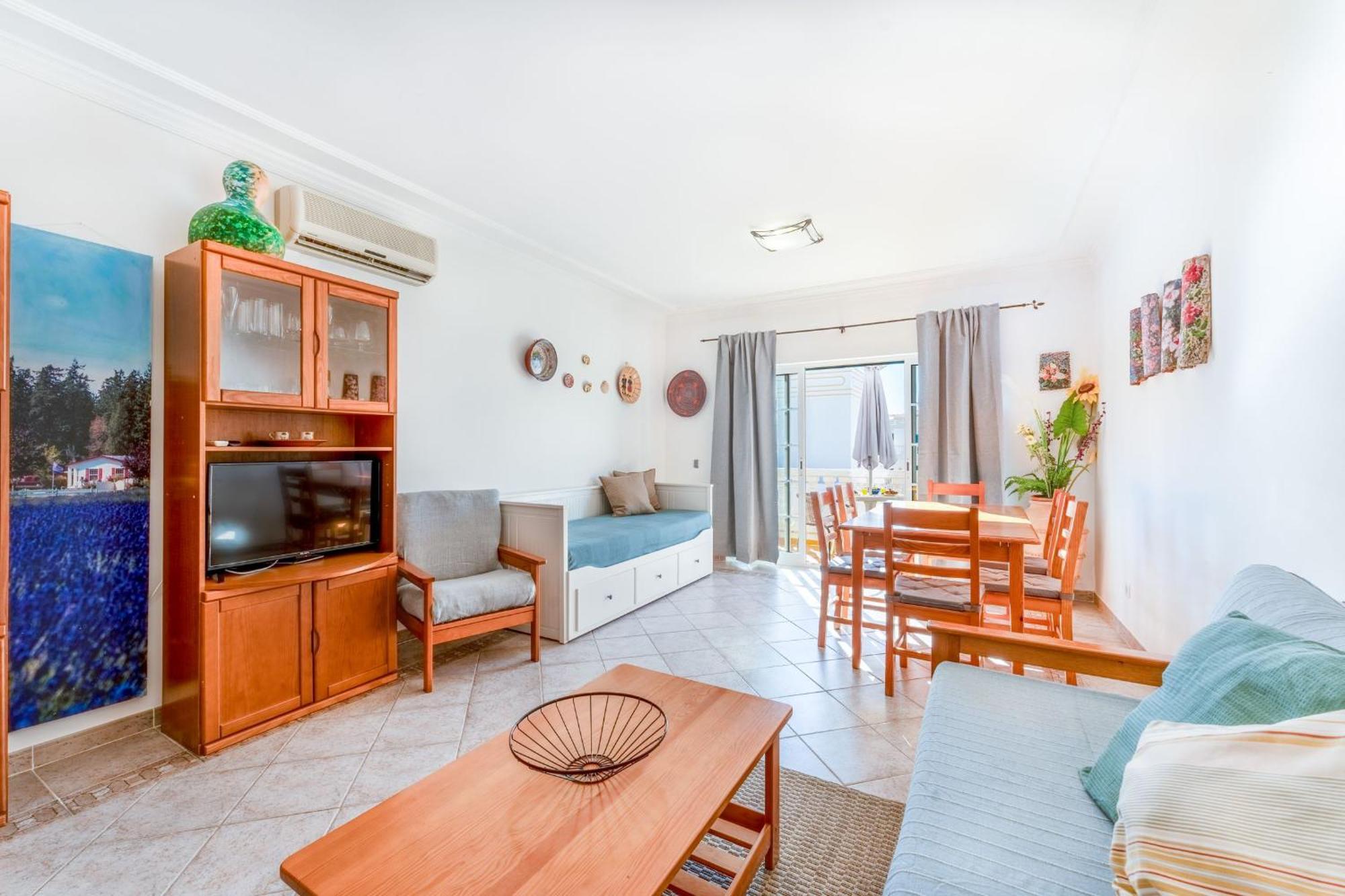 Apartment Bright & Cozy 1 Bdr Flat W/ Balcony By Lovelystay